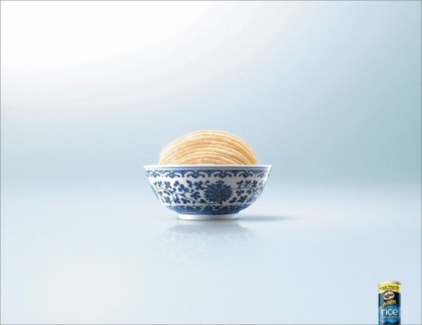 Реклама чипсов Pringles, сделанных из рисовой муки