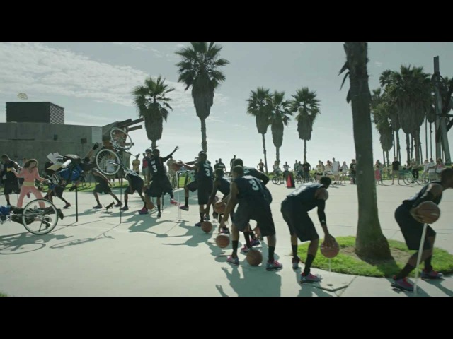 Nike разместил в районе Venice Beach в Лос-Анджелесе впечатляющую инсталляцию, состоящую из огромного числа фигур американского баскетболиста Криса Пола, "замороженных" в движении. Креативная наружная реклама разработана агентством Wieden + Kennedy для продвижения новой спортивной серии JORDAN CP3. VI.