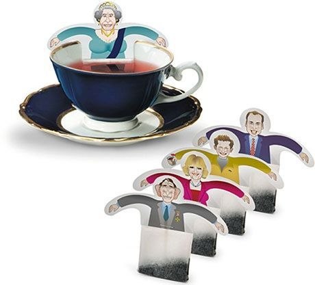 Королевский чай - отличный концепт дизайна чайных пакетиков c бумажными поплавками в виде членов королевской семьи Англии.