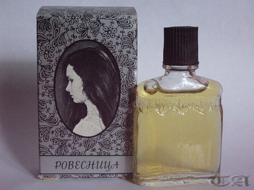 В стремлении хорошо пахнуть, в СССР придумывали самые разнообразные ароматы с удивительными названиями и упаковкой.