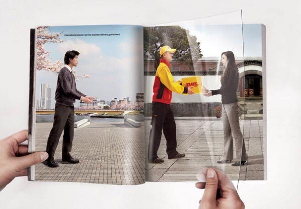Реклама курьерской компании DHL, которая показывает доставку «из рук в руки» в прямом смысле слова, с помощью изображенного на прозрачной странице курьера.