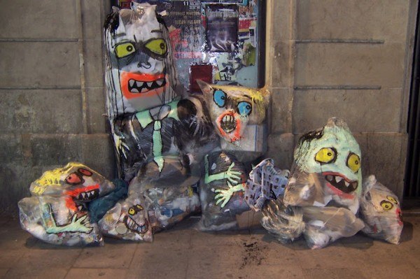 Подборка хулиганского стрит арта из мусора