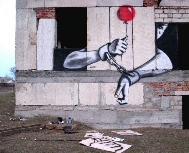 На улицах украинских городов появились работы некоего художника, который подписывается ником Шарик