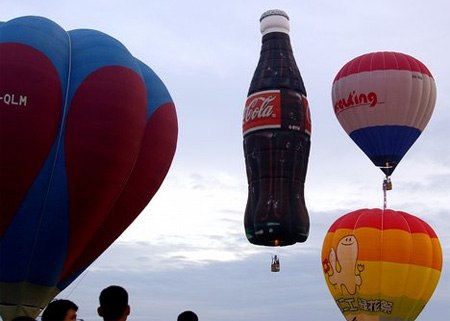 Подборка рекламы на воздушных шарах