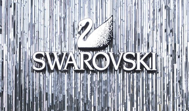 Swarovski AG - австрийская компания, специализирующаяся на производстве украшений из стекла (хрусталя) и огранке синтетических и природных драгоценных камней. Известна как производитель страз под брендом «Кристаллы Swarovski».