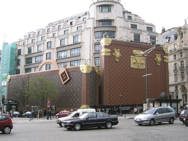 Магазин Louis Vuitton в Париже