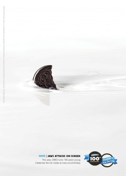 Подборка рекламы печенья OREO, приуроченной к столетию компании. На постерах - знаковые события за последние сто лет, изображенные печеньем