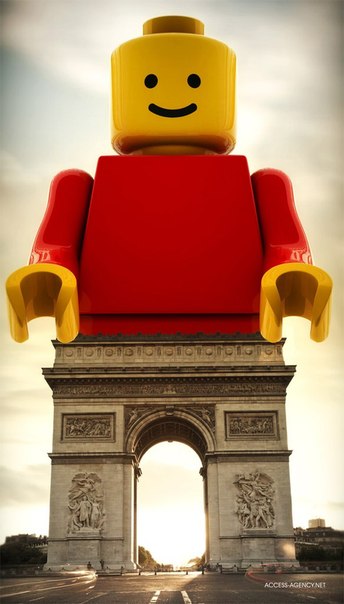 Огромный человечек из LEGO.