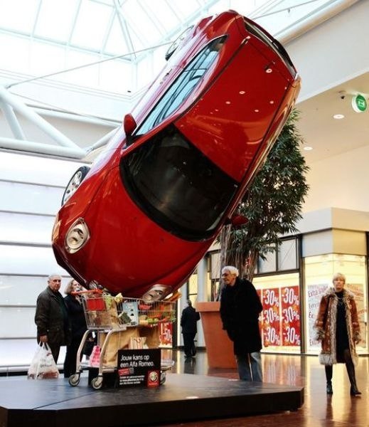 Новогодняя рекламная кампания от Alfa Romeo - "Рождественский подарок"