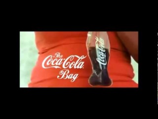 Компания Coca-Cola объявила, что будет продавать колу в пластиковых пакетах. 