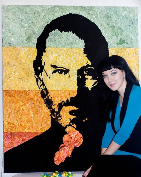 Украинская художница Анна-София Матвеева создает портреты из культовой жевательной резинки 90-х "Love is" 