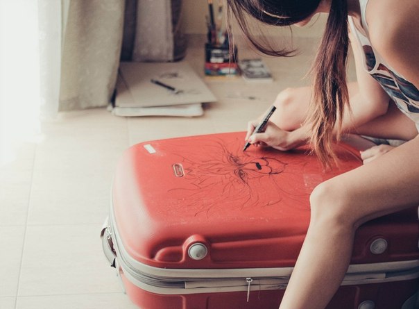 Рисунок на чемодане от художницы art-studio MART — Леры