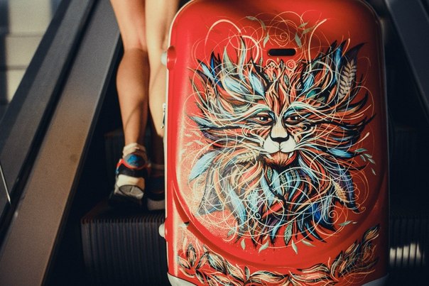 Рисунок на чемодане от художницы art-studio MART — Леры