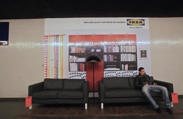 Необычная реклама IKEA в парижской подземке