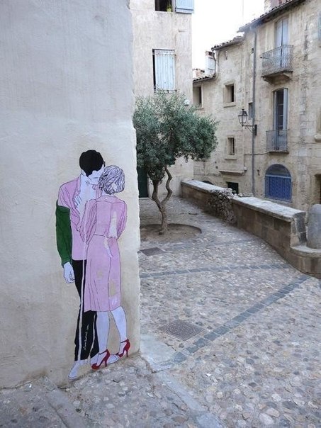 Поцелуи на стенах города от уличного художника Claire 