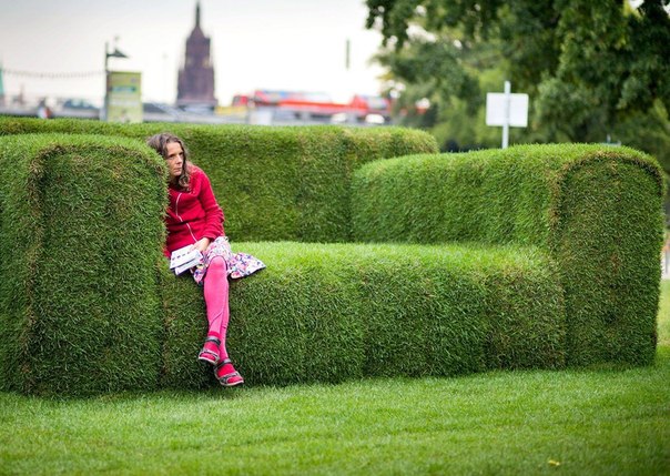 Необычный диван в парке Франкфурта-на-Майне, Германия