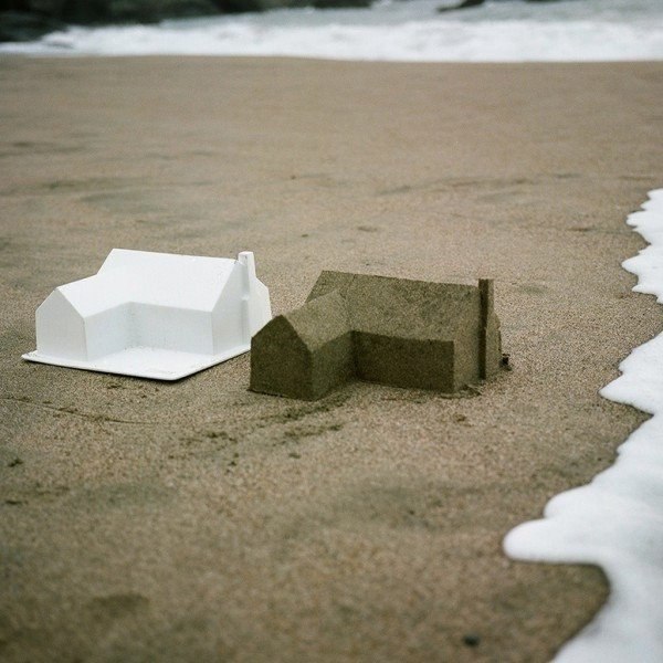 Когда мечты разбиваются о реальность: дома из песка в арт проекте от Чеда Райта