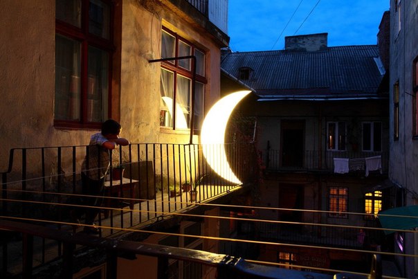 Фотопроект Леонида Тишкова под названием «Частная луна» 