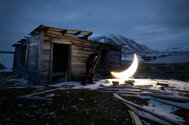 Фотопроект Леонида Тишкова под названием «Частная луна» 