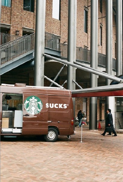 Неудачное брендирование автобуса Starbucks
