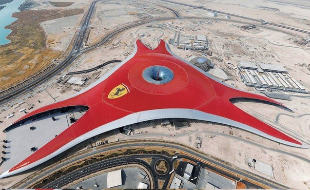 Элитный Ferrari World-парк развлечений в Дубае.
