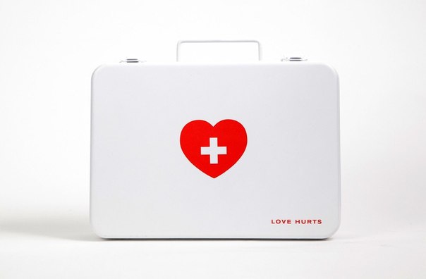 Набор "Love Hurts" для скорой помощи разбитым сердцам 