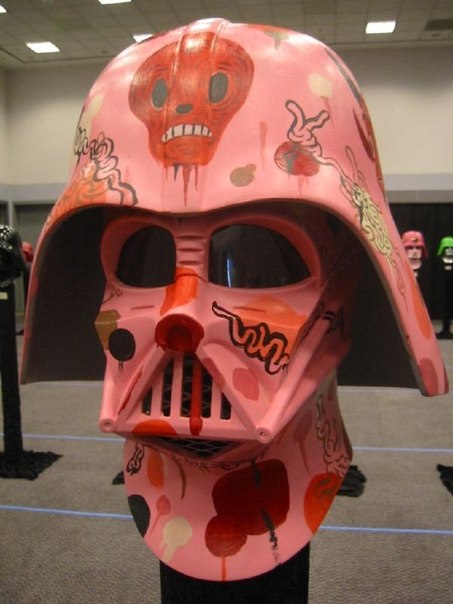«Проект Вейдера» (The Vader Project) – редизайн культового шлема Дарта Вейдера некоторыми популярными на сегодняшний день сюрреалистическими художниками, дизайнерами, скульпторами.