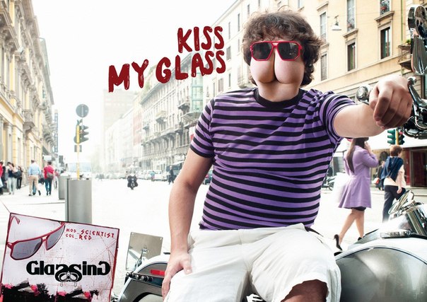 Реклама очков Glassing обыграла выражение «поцелуй меня в попу»