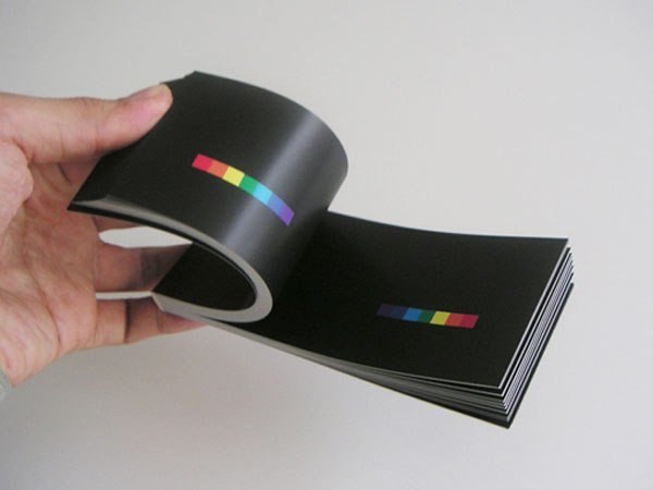 Японский дизайнер Масаши Кавамура создал книгу, при помощи которой можно добыть радугу