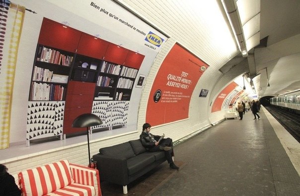 Необычная реклама IKEA в парижской подземке