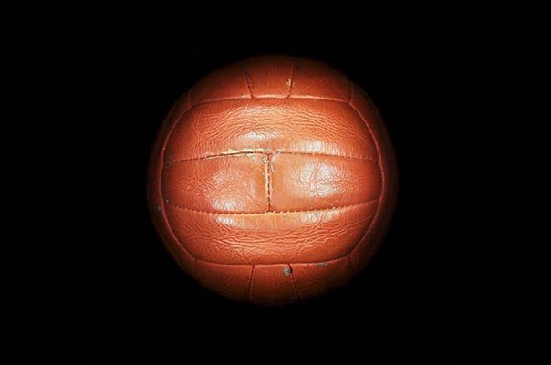 Фотографии мячей, использовавшихся на чемпионатах мира по футболу с 1930 по 1974 год