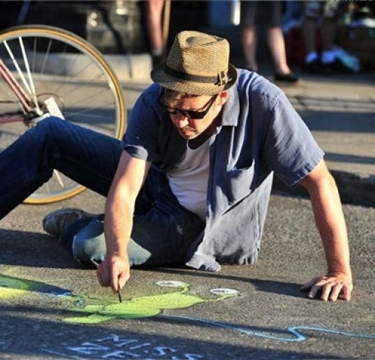 Подборка стрит арта с замечтальным персонажем - Слагго, рисунками с которым художник Дэвид Зинн украшает улочки своего города