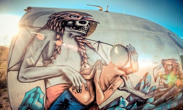 The Boneyard Project - граффити на самолетах