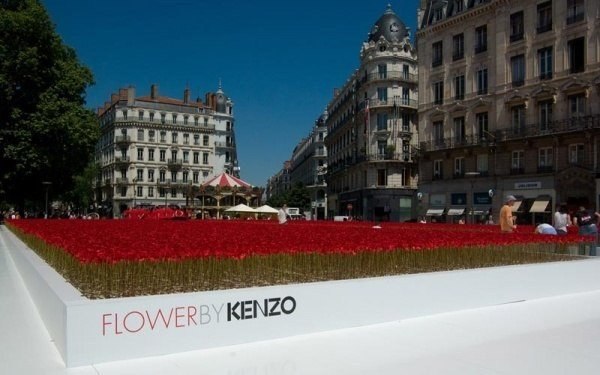 Flower by KENZO и 200 тысяч бумажных тюльпанов