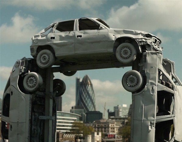 Skoda заявила, что старые автомобили - уже история, построив из них Стоунхендж в самом центре Лондона в рамках PR