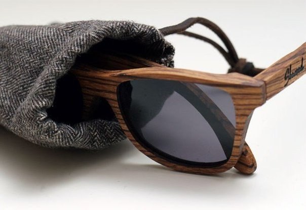 Стильные очки в деревянной оправе