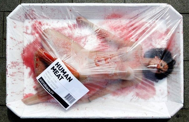 Реклама в Международный день без мяса от Animal Equality, выступающей против убийства животных и употребления их в пищу