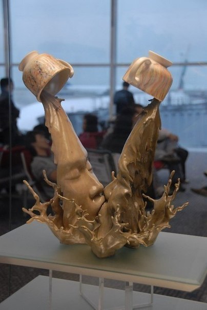 "Жидкие" скульптуры из глины и металла от автора Johnson Tsang