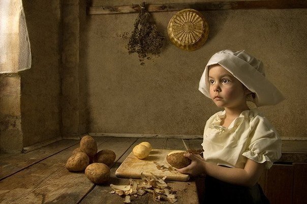 Bill Gekas — австралийский фотограф-самоучка. Портофолио Билла полностью состоит из фотографий его пятилетней дочери, большая часть которых, стилизована под старые картины.