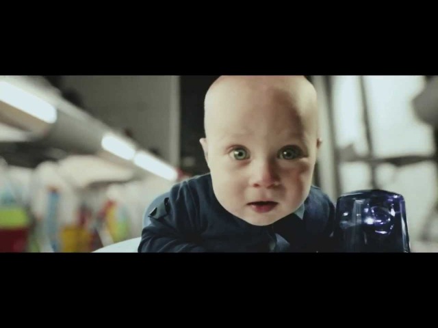 Малыш преследует пылесос в рекламе Samsung Motion Sync