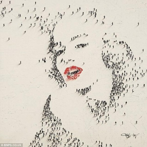 Грэг Алан, которому 40, создал эти удивительные картины знаменитостей Мэрлин Монро, Одри Хепборн, Элвиса Прэсли и статую Свободы. Картины он создавал используя людей на площади.