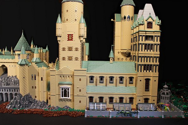 Американка собрала Хогвартс из LEGO