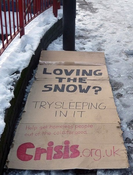 Реклама помощи бездомным в Великобритании: "Любите снег? Попробуйте спать на нем"