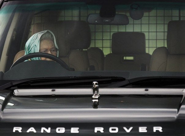 В Land Rover должны быть премного благодарны королеве Елизавете за такую рекламу