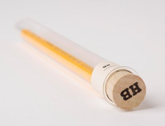 Стильная упаковка карандашей в виде пробирок