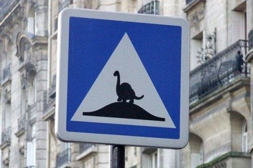 Подборка необычных дорожных знаков