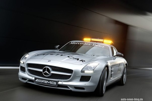 Подборка рекламы Mercedes разных лет