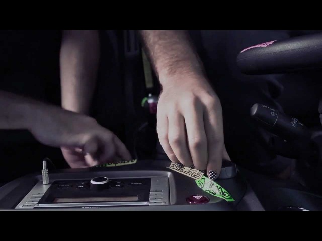 Новый автомобиль Honda Fit Twist превратили в микшерный DJ-пульт. При помощи специального софта, элементы интерьера авто снабдили тем или иным звуком. В ловких руках музыкального дуэта N.A.S.A., вождение автомобиля превратилось в мелодию. 