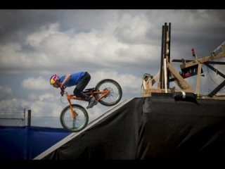 Red Bull создал хитроумную машину, работающую на энергии спортсменов-экстремальщиков