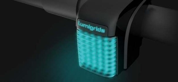 LED-подсветка для велосипеда, проецирующую на дорогу перед ездоком сетку, которая делает все неровности хорошо видимыми. На неровной поверхности она будет деформироваться. Кроме того, подсветка сделает велосипед более заметным для пешеходов и транспортных средств.